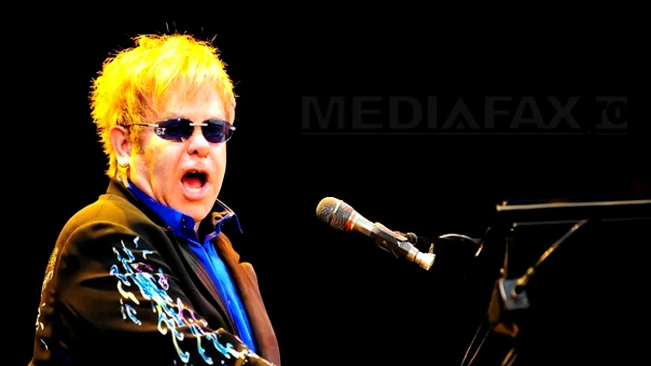 Elton John, obsedat de lumânări