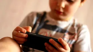 Care este vârsta potrivită pentru a-i da unui copil un smartphone
