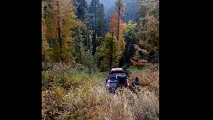 Off-road în Munţii Retezat. Turişti cehi, împotmoliţi cu maşinile, într-o zonă greu accesibilă. Cât a durat salvarea lor