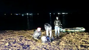 Două familii din Afganistan, care au trecut Dunărea cu o barcă gonflabilă, prinse la frontieră