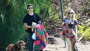 Un nou cuplu la Hollywood: Amanda Seyfried şi Justin Long au o relaţie - FOTO