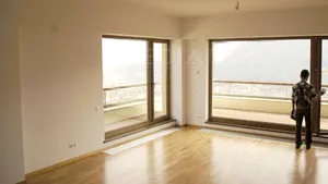Preţul unui apartament, la jumătatea celui din 2008. Experţii spun că ieftinirea nu e suficientă