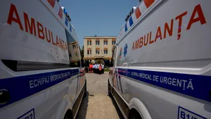 Situație de coșmar. Trei adulţi şi un copil au rămas blocaţi într-un lift care a căzut de la etajul 2 la subsol