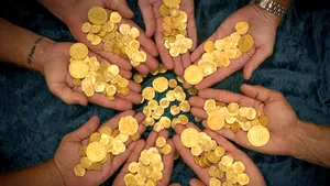 FOTO Cum arată oraşul din România cu străzi pavate cu aur. „Oriunde ai păşi, sigur găseşti o cantitate mică de aur”