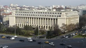 Angajații guvernului îi cer lui Ilie Bolojan majorări salariale după modelul Romgaz