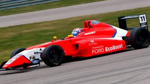 Alexandra Marinescu, prima româncă participantă în competiţiile de monoposturi, va debuta în Formula 4 britanică - FOTO