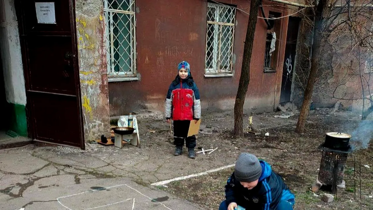 Mariupolul devastat, văzut prin ochii locuitorilor: „Ruşii ne-au cerut să ştergem pozele din telefon. Le este frică de dovezile distrugerii pe care o provoacă în Ucraina”