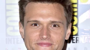 Un actor de la Hollywood a fost eliminat din producţia unui serial îndrăgit în urma remarcilor rasiste făcute pe Twitter