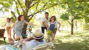 O familie întreagă câştigă în ţară mai puţin decât un singur român plecat în străinătate. Cât a fost venitul mediu al gospodăriilor, în 2019?