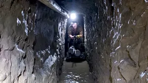 Cum arată cel mai lung tunel folosit de traficanţii de droguri, descoperit în San Diego. FOTO