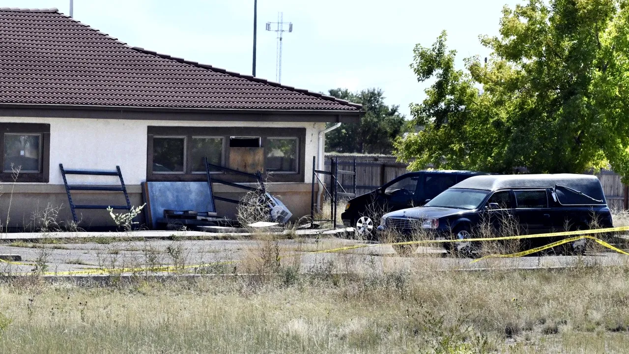 Cel puţin 115 cadavre găsite la o casă funerară 