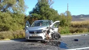 Accident cumplit în Mureş: Un bărbat a murit, iar alte două femei rănite au fost transportate la spital/ Traficul rutier, blocat