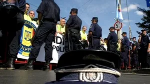 Three Romanian Police Officers Carrying Weapons During Recent Rallies Identified