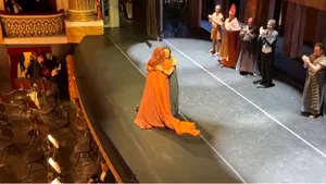 Scene emoţionate într-un teatru din Napoli: Rusia şi Ucraina se îmbrăţişează 