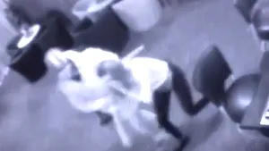 Un tânăr a intrat cu un cuţit într-un cazinou din Timişoara şi a bătut o angajată. Suma cu care a plecat