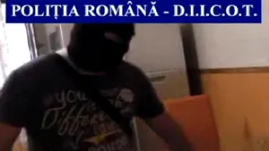 Poliţiştii au găsit la locuinţa unui tânăr din Bucureşti 200 de grame de heroină. Acesta a fost arestat - VIDEO