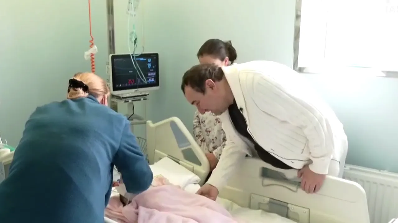 Medicii din Iaşi au reuşit să salveze o fetiţă de 3 luni cu o tumoare cerebrală