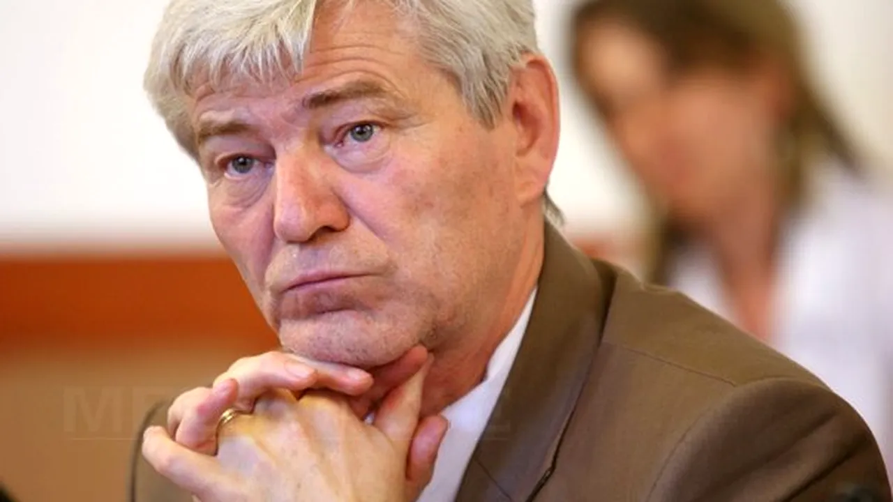 Tabără: Seceta a cuprins şi minţile din Guvern. S-au contractat celulele şi acum le plouă în cap