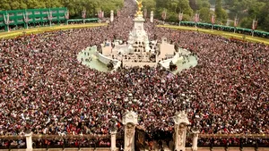 Cum au sărbătorit oamenii din întreaga lume nunta regală