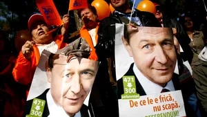 Băsescu, acuzat de instigare la distrugerea afişelor electorale ale contracandidaţilor
