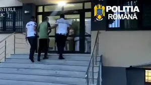 Mașină furată cu tot cu copil, în Olt. Șoferul nu avea permis și a făcut un accident