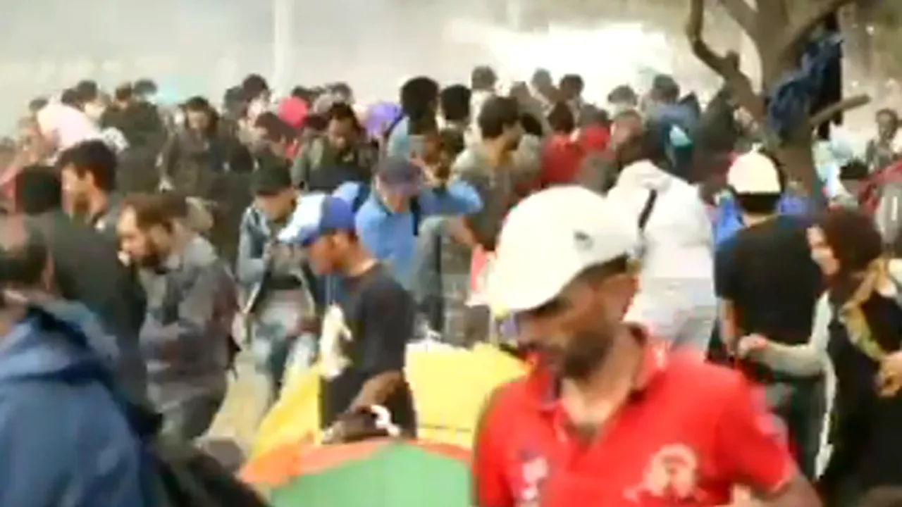 Sute de imigranţi au rupt dispozitivul forţelor de ordine şi au pătruns în Macedonia