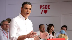 Premierul spaniol îndeamnă la ţinute casual pentru a rămâne la modă şi a economisi energie