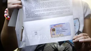 REPORTAJ: Cardurile naţionale de sănătate au ajuns la primii asiguraţi. Bucureştenii care le-au primit spun că acestea vor opri 