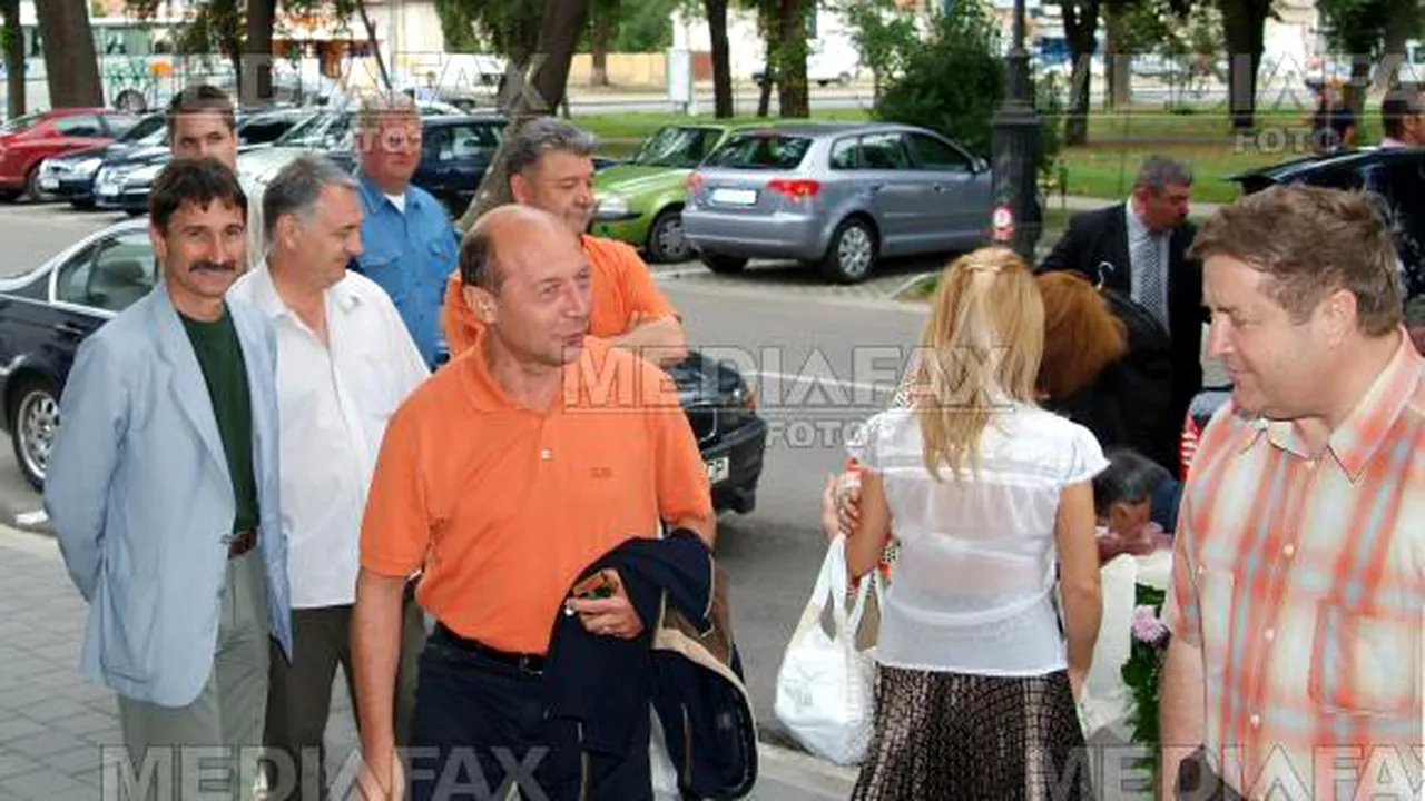 Băsescu va depune luni la Parchet o plângere împotriva 
