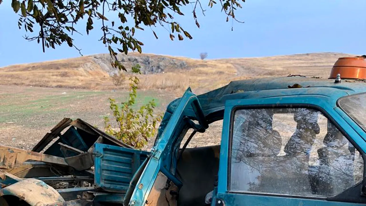 Un mort şi trei răniţi în Tulcea, după ce o camionetă s-a răsturnat