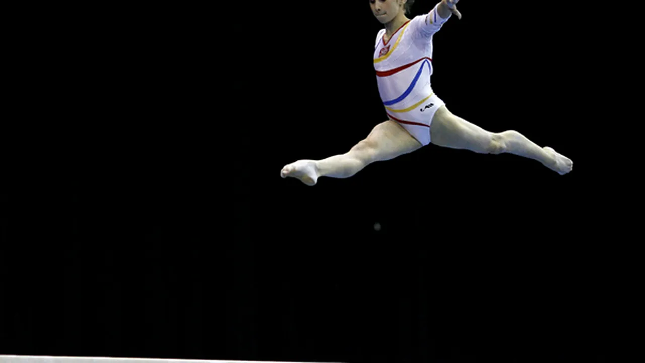 Aur şi bronz la bârnă, la CE de gimnastică