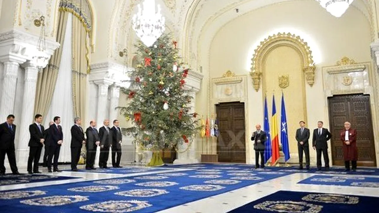CABINETUL PONTA II, ÎNVESTIT DE PARLAMENT. NOII MINIŞTRI AU DEPUS JURĂMÂNTUL. Declaraţiile lui Traian Băsescu după ceremonie - FOTO