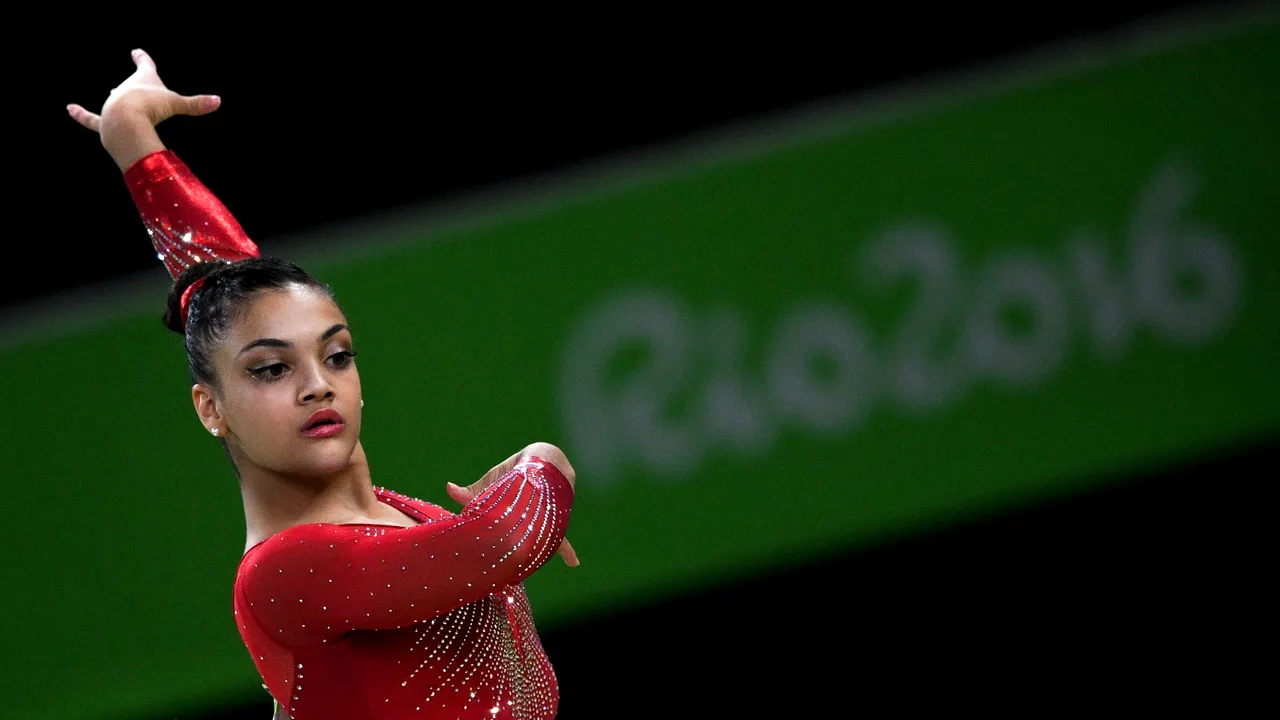 Laurie Hernandez,gimnastă premiată cu aur la Jocurile Olimpice 2016,a câştigat competiţia 