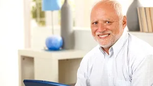 Puterea meme-urilor: Povestea bărbatului din spatele „Hide the Pain Harold” şi cum a ajuns viral pe reţelele de socializare 