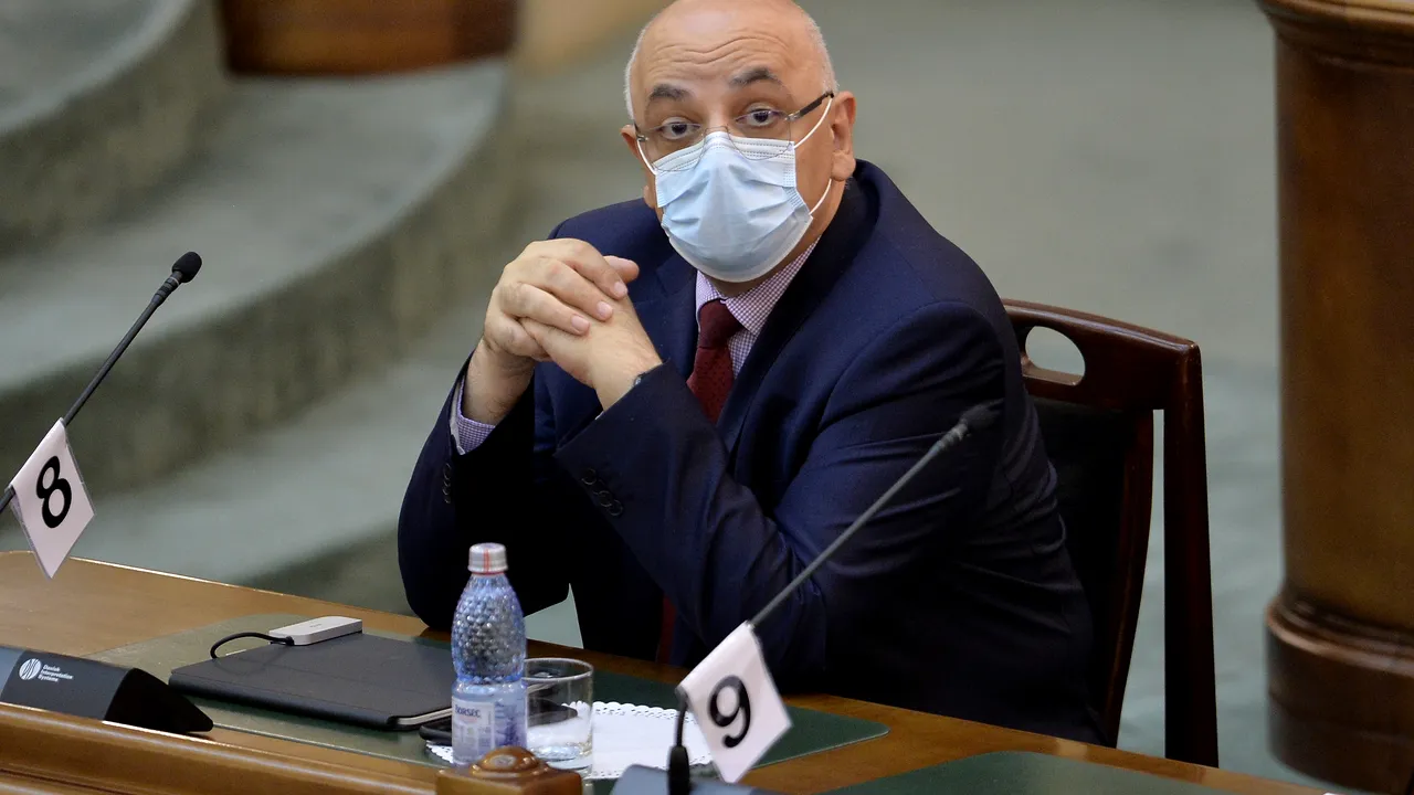 Bărbatul care l-a ameninţat cu moartea pe Raed Arafat a fost reţinut, apoi plasat sub control judiciar