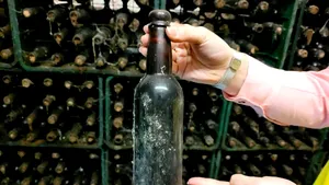 Berea produsă în urmă cu 86 de ani pentru încoronarea anulată a lui Edward al VIII-lea este scoasă la licitaţie
