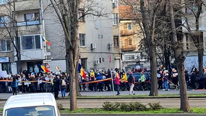 Proteste în Timişoara împotriva carantinei: „Fritz, nu uita Timişoara nu-i a ta!”, „Fără carantină”. Oraşul are o incidenţă de peste 8 la mie
