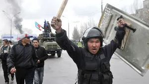 Stare de urgenţă în Kîrgîzstan, din cauza protestelor violente - VIDEO