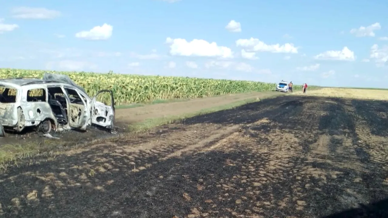 Galaţi: Un autoturism a ars complet iar flăcările s-au extins pe două hectare de vegetaţie
