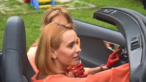 Andreea Esca, primul român care testează noua decapotabilă Jaguar