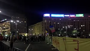 FOTO, VIDEO | Protest în Piaţa Victoriei din Capitală faţă de proiectul de modificare a legilor justiţiei/ Oamenii au început să se retragă
