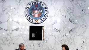 Congresul SUA aprobă ajutoarele financiare de 900 de miliarde de dolari pentru companii şi oameni