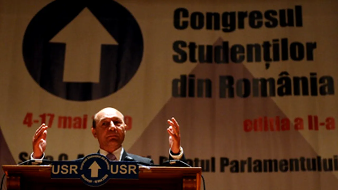 Băsescu: Sper ca Mânăstirea Cotroceni să fie refăcută până în august