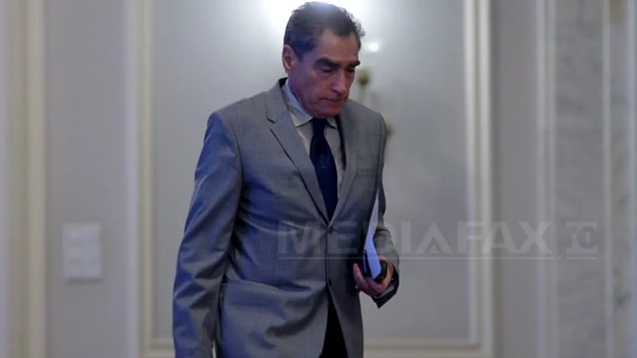 Comisia juridică: Petre Roman îşi poate relua mandatul de deputat