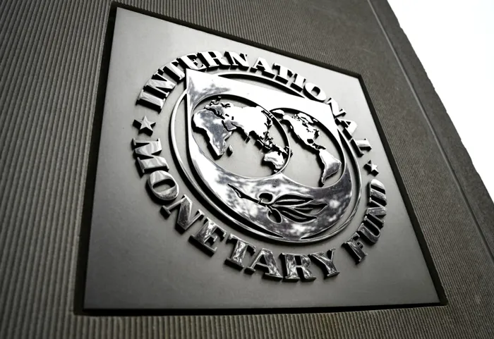 Ce reforme fiscale recomandă FMI României pentru reducerea deficitului: abandonul cotei unice în favoarea unui sistem cu două cote, TVA majorată la 21% și impozite mai mari