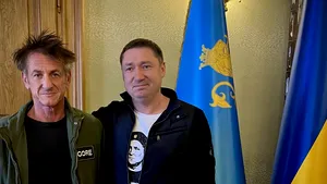 Actorul Sean Penn vizitează Ucraina pentru a-i sprijini pe localnici