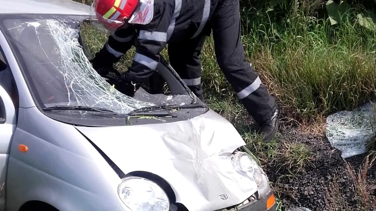 Un bătrân de 84 de ani din Constanţa a pierdut controlul volanului şi a accidentat mortal un adolescent care stătea lângă o maşină parcată | FOTO