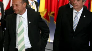 FOCUS: Băsescu şi Tăriceanu, de la discuţie amicală joi seara la păruieli sub zâmbetul Ford
