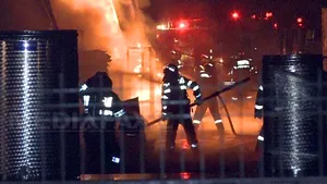 Incendiul de la depozitul de deşeuri de pe platforma Aro Câmpulung. Patron Global Eco: Incendiul a distrus 22 de tone de uleiuri minerale şi filtre auto, nu cianuri