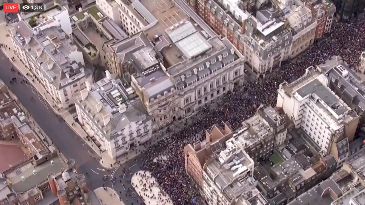 VIDEO Miting de proporţii la Londra, înainte de BREXIT. Criza din Marea Britanie a scos în stradă sute de mii de oameni 